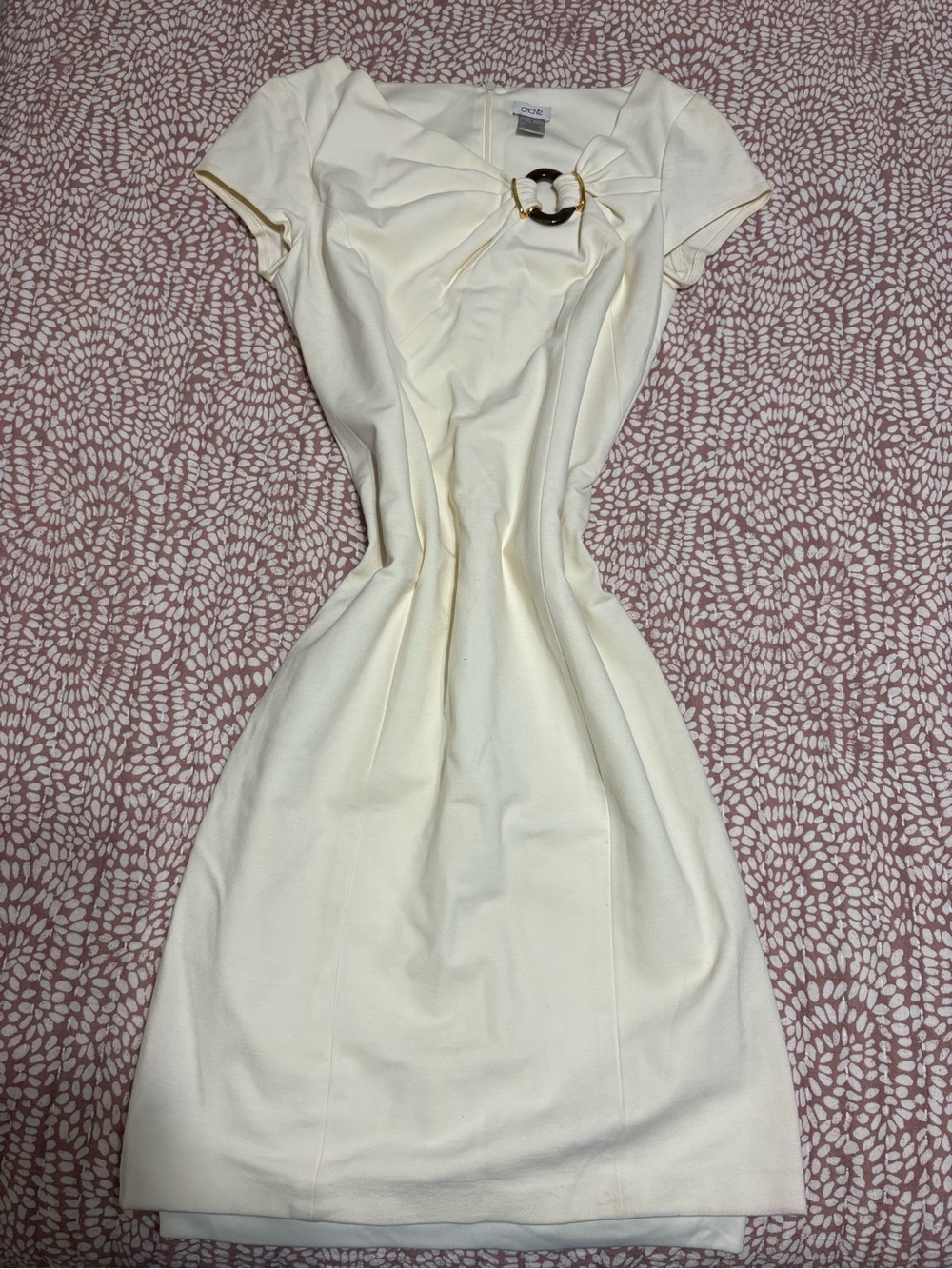 Cache Cream Short-Sleeve Sheath Dress with Gold Accent Ring